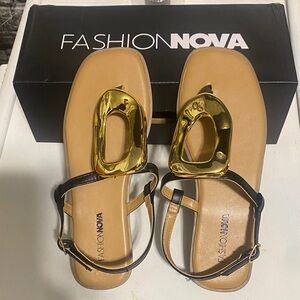 New Fashion Nova Black and Tan Sandals with Gold Ornament
